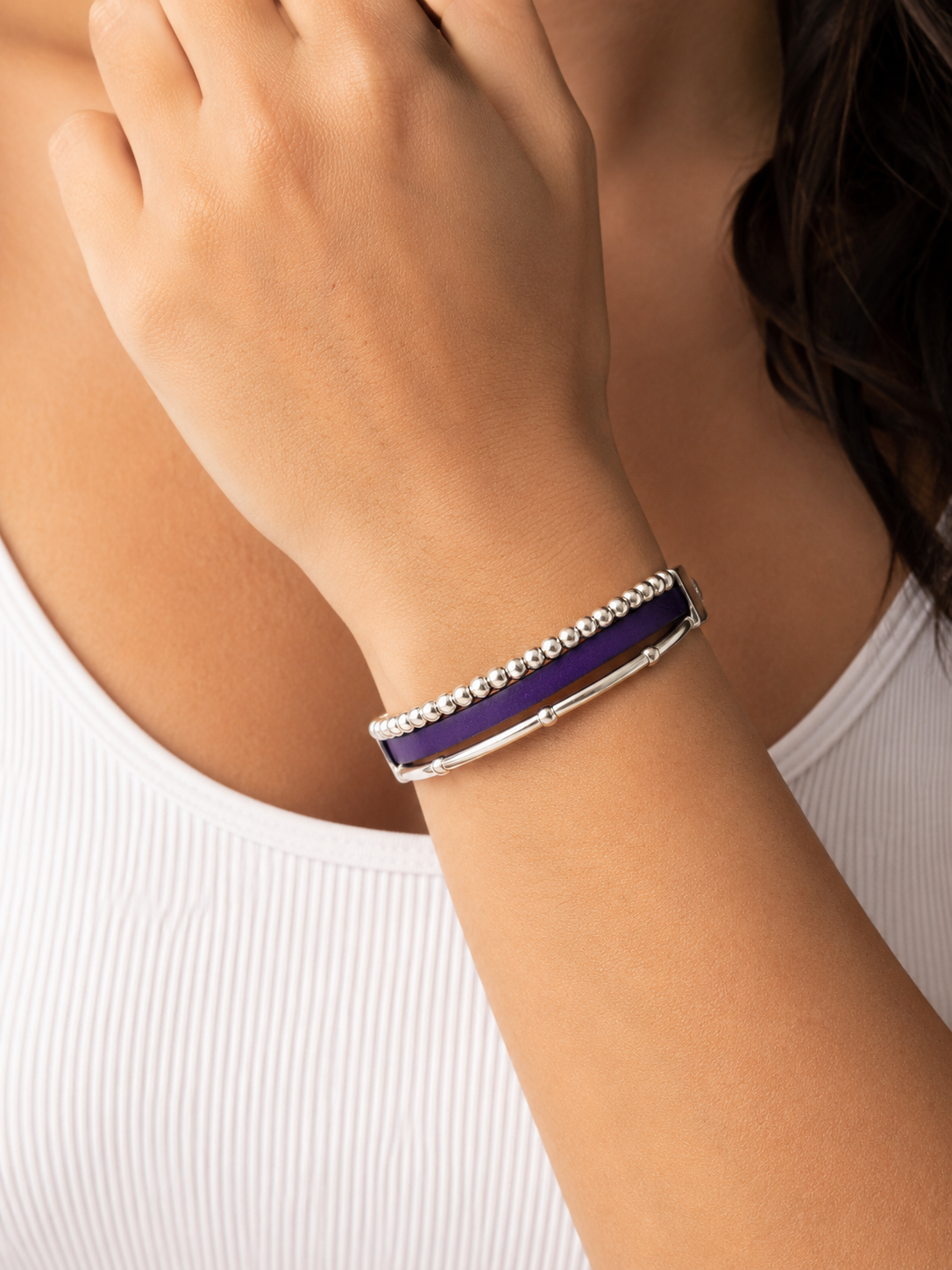 Pulsera Artesanal Cuero Lila y Plata