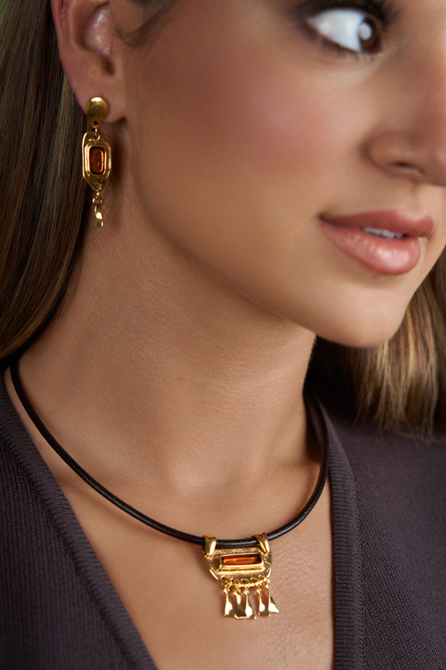 Gargantilla Cuero  Talisman Oro